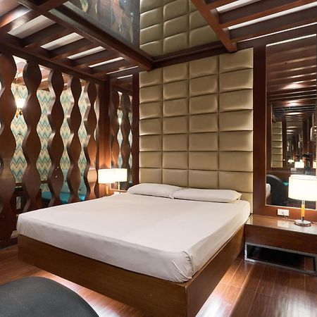 Victoria Court Malabon Hotel Valenzuela Ngoại thất bức ảnh