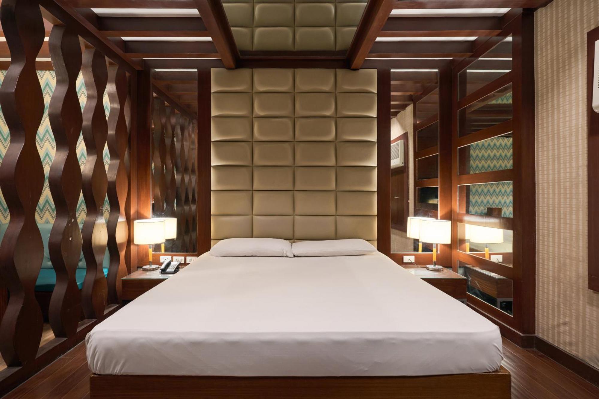 Victoria Court Malabon Hotel Valenzuela Ngoại thất bức ảnh