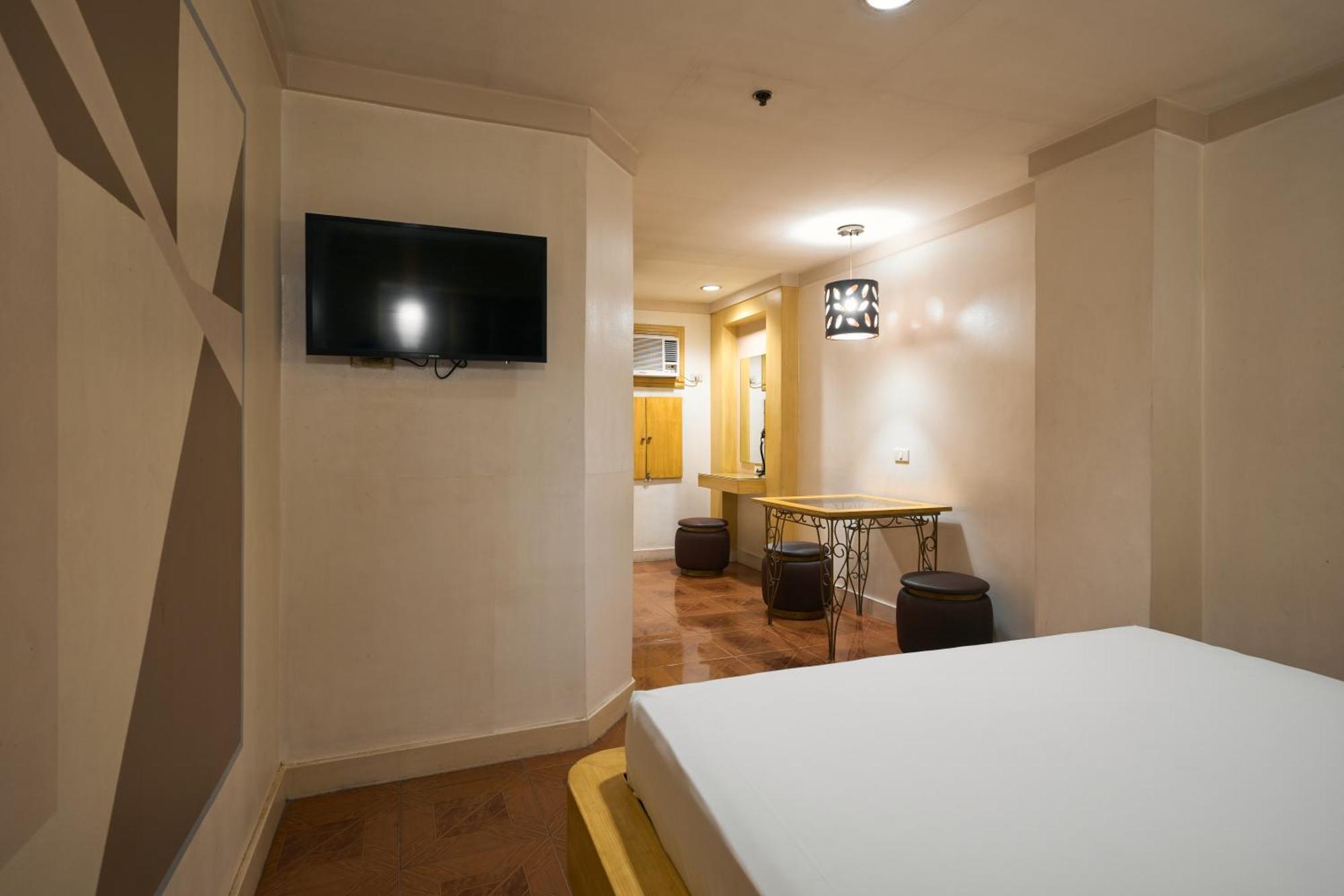 Victoria Court Malabon Hotel Valenzuela Ngoại thất bức ảnh